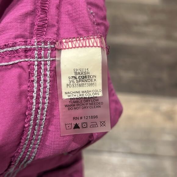 Title Nine Women's Brash Ripstop Cargo Capris Magenta Size 10 - Picture 7 of 9